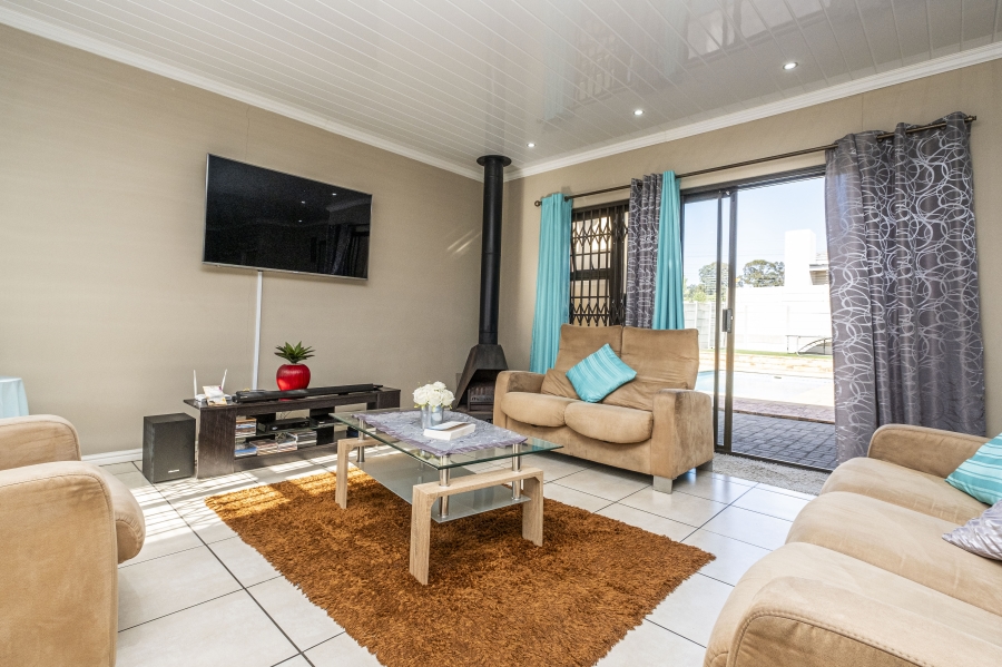 3 Bedroom Property for Sale in Jakarandas Western Cape